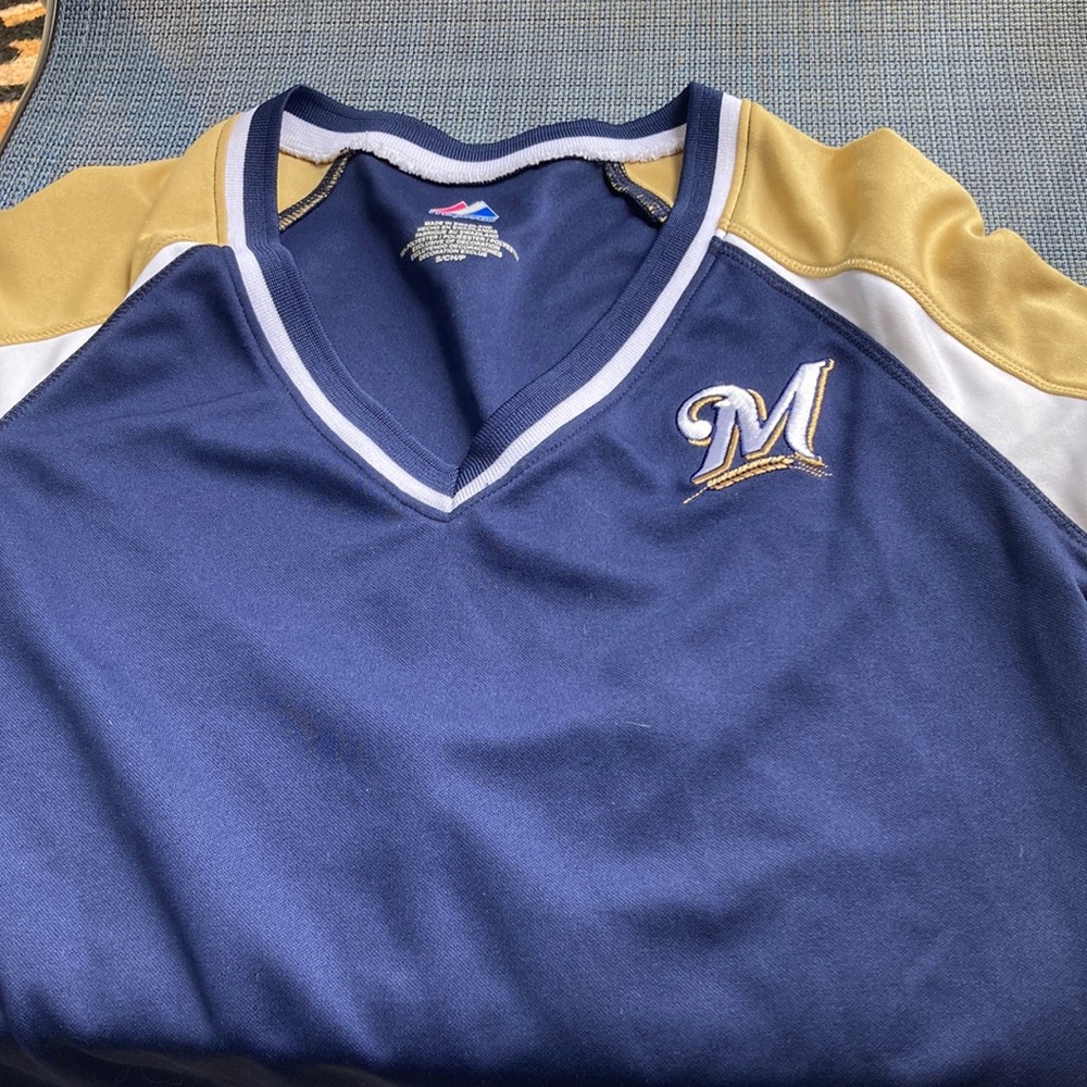 Milwaukee brewers shirt size small